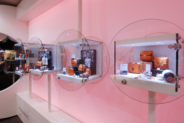 cua-hang-trang-suc-5 Lãng mạn cùng nội thất showroom trang sức
