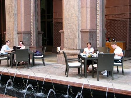 Tận mắt chiêm ngưỡng khách sạn dát 40 tấn vàng 8 Tận mắt chiêm ngưỡng khách sạn dát 40 tấn vàng