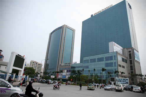 can-canh-khach-san-dat-vang-tai-ha-noi-1 Khách sạn 5 sao dát vàng tại Hà Nội