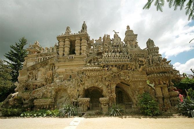 Lâu đài đá vôi được xây suốt 33 năm - Archi