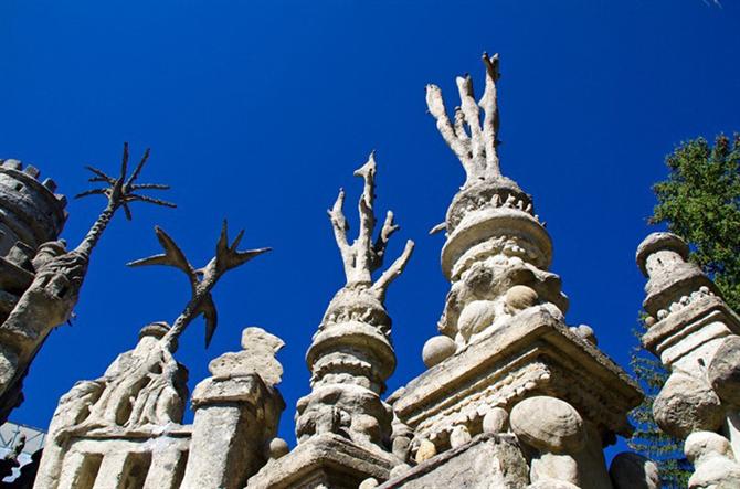 Lâu đài đá vôi được xây suốt 33 năm - Archi