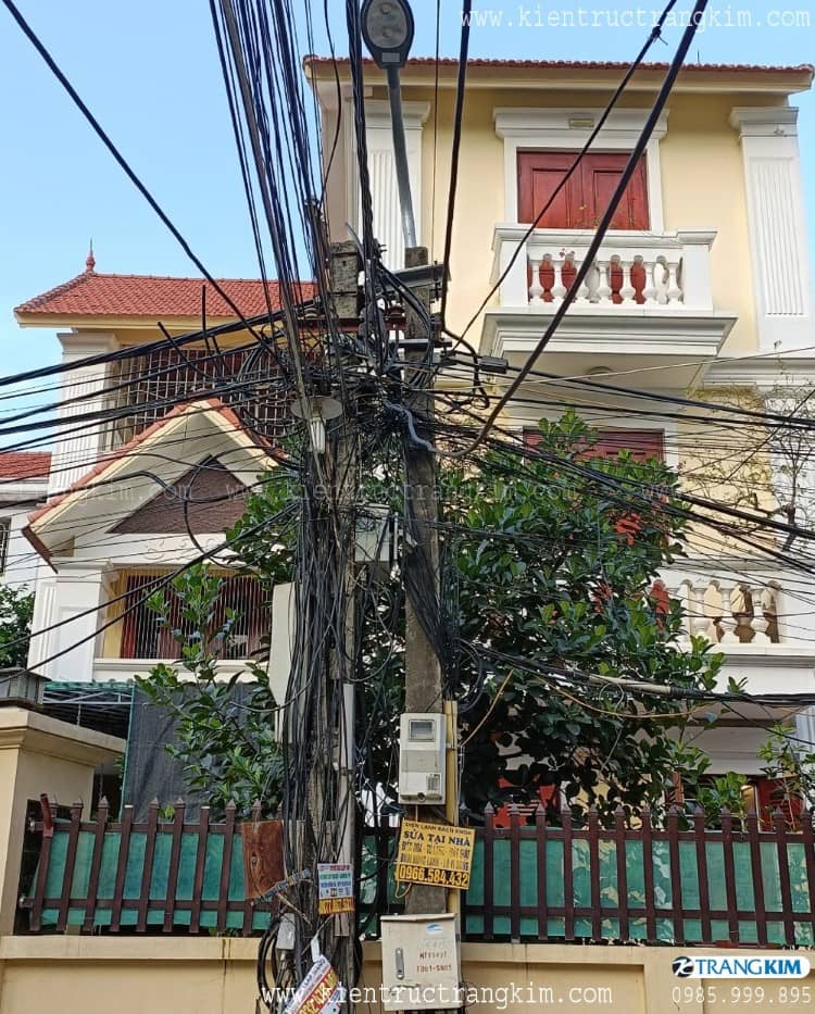 Hình ảnh thực tế thiết kế biệt thự 2 tầng 1 tum phong cách tân cổ điển 5 căn nhà sau khi được hoàn thành xây dựng