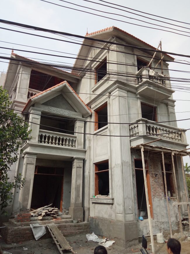 Hình ảnh thực tế thiết kế biệt thự 2 tầng 1 tum phong cách tân cổ điển 1 Hình ảnh thực tế thiết kế biệt thự 2 tầng 1 tum phong cách tân cổ điển 1