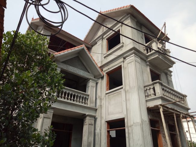 Hình ảnh thực tế thiết kế biệt thự 2 tầng 1 tum phong cách tân cổ điển 2 Hình ảnh thực tế thiết kế biệt thự 2 tầng 1 tum phong cách tân cổ điển 2