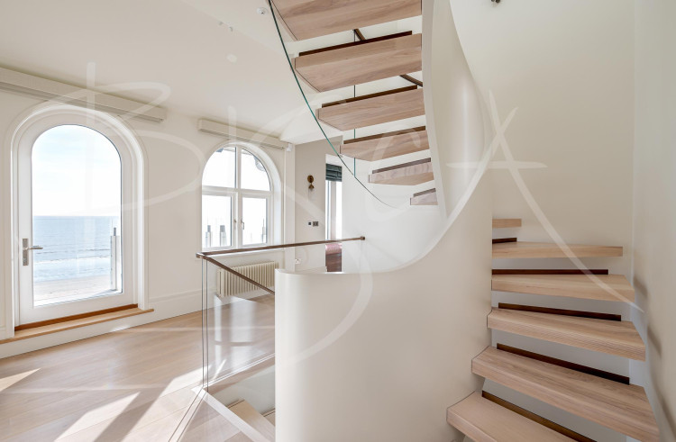 Thiết kế cầu thang hoành tráng 1