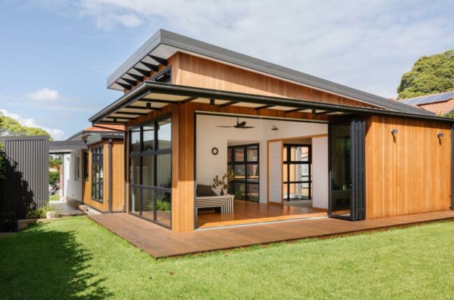 Ngôi nhà hiện đại với thiết kế mở, hài hòa với thiên nhiên.