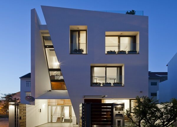 Ngôi nhà hiện đại với kiến trúc độc đáo, tối giản và sang trọng.