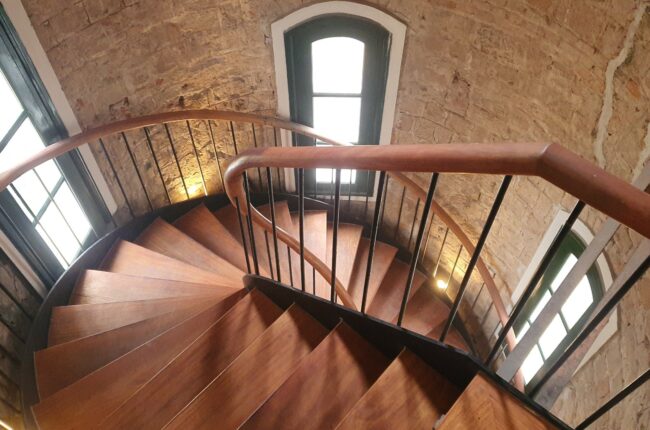 Cầu thang gỗ – điểm nhấn cổ điển đầy cuốn hút 1 Cầu thang gỗ – điểm nhấn cổ điển đầy cuốn hút 1