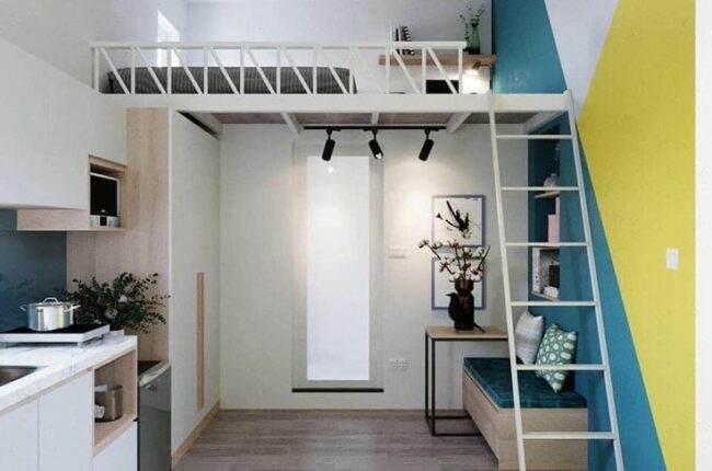 Phòng bếp nhỏ hiện đại với giường gác lửng, thiết kế tối ưu không gian.