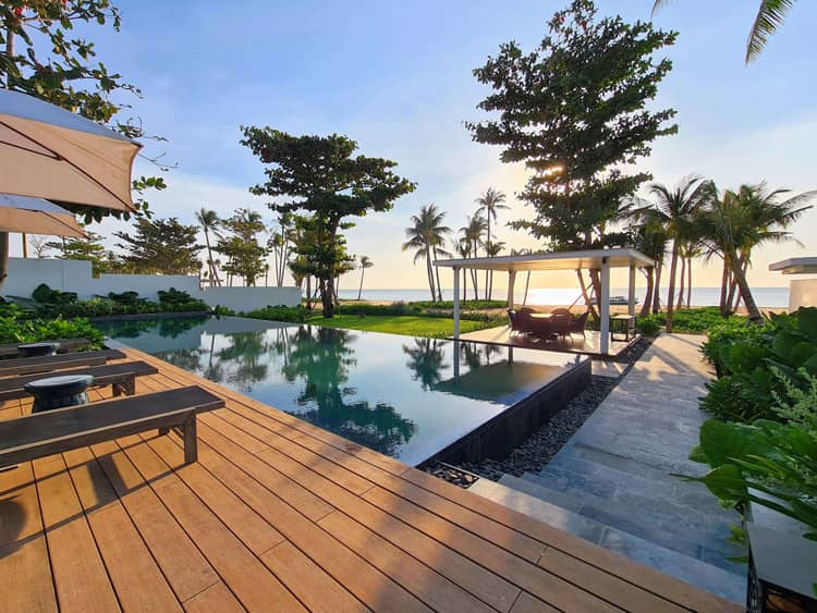 Sàn tre ngoài trời tại Park Hyatt Phú Quốc